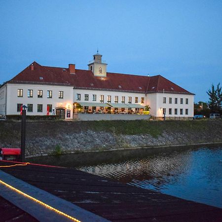 Restaurant Und Pension Alberthafen Drezda Kültér fotó